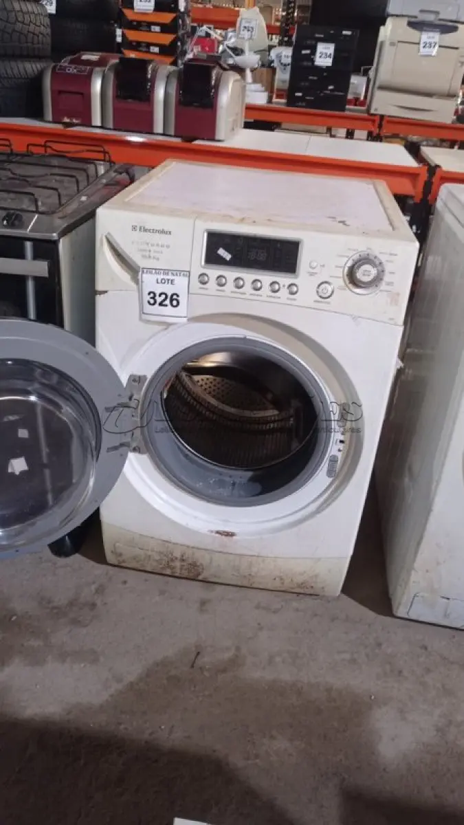 LOTE 326 - 01 MÁQUINA LAVA E SECA MARCA ELECTROLUX. (NO ESTADO) ATENÇÃO! FAZER A VISITAÇÃO ANTES DE ARREMATAR, NÃO SABEMOS SE FUNCIONA, LEILÃO NÃO TEM GARANTIA E NEM DEVOLUÇÃO, SUJEITO A POSSÍVEIS AVARIAS VISÍVEIS/OCULTAS E/OU AUSÊNCIA DE COMPONENTES.