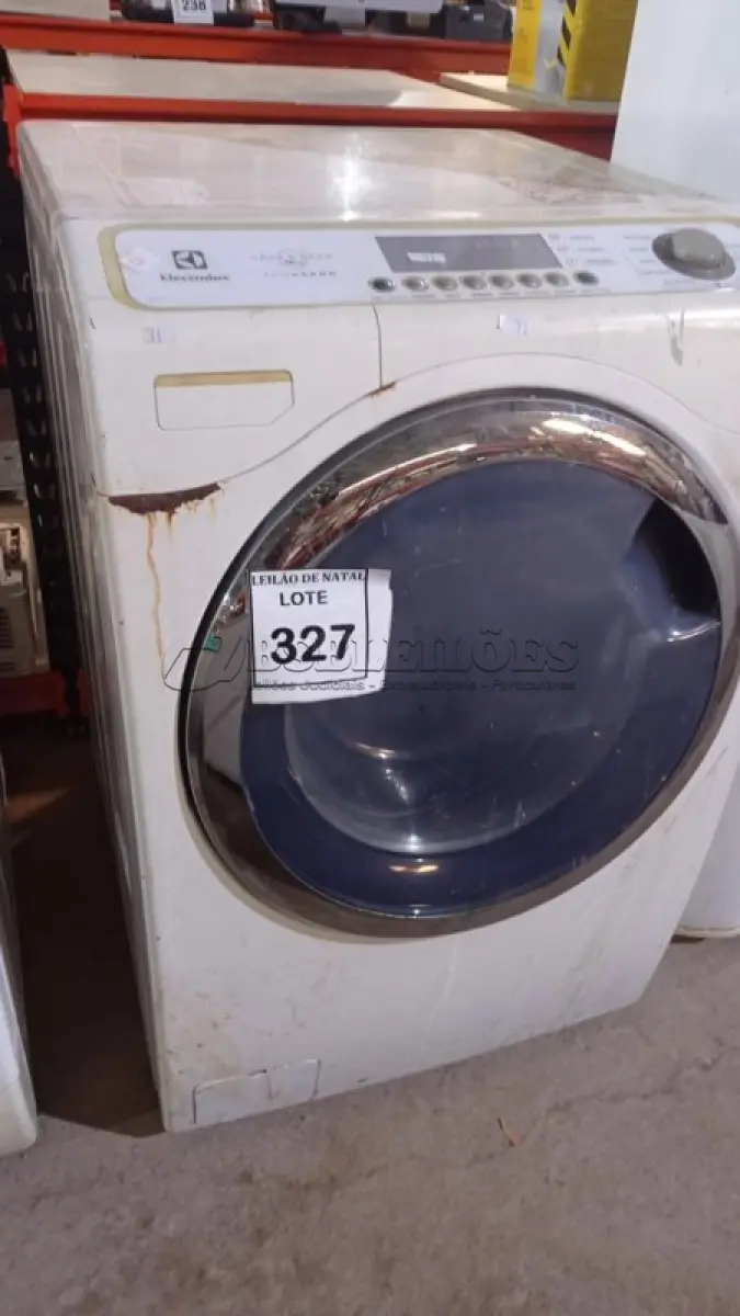 LOTE 327 - 01 MÁQUINA LAVA E SECA MARCA ELECTROLUX. (NO ESTADO) ATENÇÃO! FAZER A VISITAÇÃO ANTES DE ARREMATAR, NÃO SABEMOS SE FUNCIONA, LEILÃO NÃO TEM GARANTIA E NEM DEVOLUÇÃO, SUJEITO A POSSÍVEIS AVARIAS VISÍVEIS/OCULTAS E/OU AUSÊNCIA DE COMPONENTES.