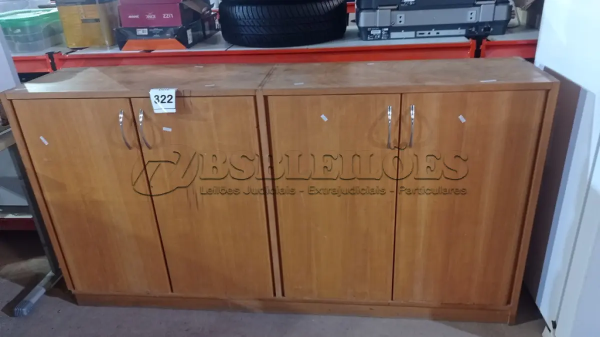 LOTE 322 - 01 ARMÁRIO BAIXO COM 04 PORTAS. (NO ESTADO) ATENÇÃO! FAZER A VISITAÇÃO ANTES DE ARREMATAR, NÃO SABEMOS SE FUNCIONA, LEILÃO NÃO TEM GARANTIA E NEM DEVOLUÇÃO, SUJEITO A POSSÍVEIS AVARIAS VISÍVEIS/OCULTAS E/OU AUSÊNCIA DE COMPONENTES.
