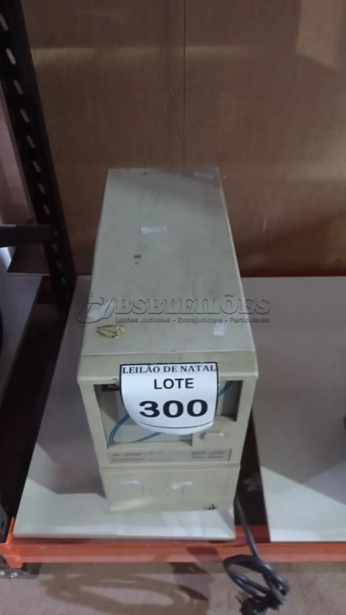 LOTE 300 - 01 NOBREAK MARCA BST. (NO ESTADO) ATENÇÃO! FAZER A VISITAÇÃO ANTES DE ARREMATAR, NÃO SABEMOS SE FUNCIONA, LEILÃO NÃO TEM GARANTIA E NEM DEVOLUÇÃO, SUJEITO A POSSÍVEIS AVARIAS VISÍVEIS/OCULTAS E/OU AUSÊNCIA DE COMPONENTES.