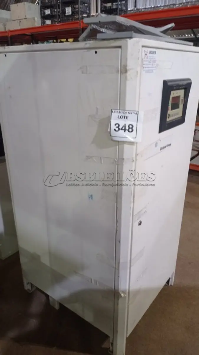 LOTE 348 - 01 NOBREAK 40KVA MARCA GE. (NO ESTADO) ATENÇÃO! FAZER A VISITAÇÃO ANTES DE ARREMATAR, NÃO SABEMOS SE FUNCIONA, LEILÃO NÃO TEM GARANTIA E NEM DEVOLUÇÃO, SUJEITO A POSSÍVEIS AVARIAS VISÍVEIS/OCULTAS E/OU AUSÊNCIA DE COMPONENTES.