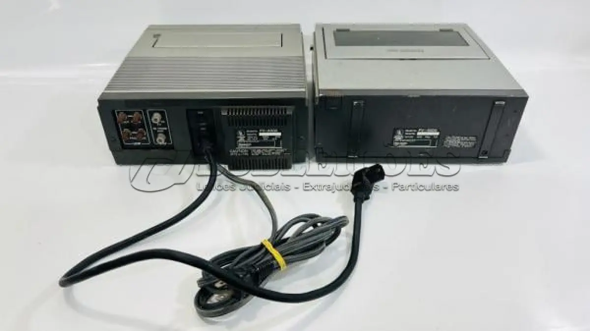LOTE 245 - 01 VÍDEO CASSETTE RECORDER PORTABLE PV-5000 OOM PROGRAMMABLE TUNER/TIMER MODELO PV-A500. P. (NO ESTADO) ATENÇÃO! FAZER A VISITAÇÃO ANTES DE ARREMATAR, NÃO SABEMOS SE FUNCIONA, LEILÃO NÃO TEM GARANTIA E NEM DEVOLUÇÃO, SUJEITO A POSSÍVEIS AVARIAS VISÍVEIS/OCULTAS E/OU AUSÊNCIA DE COMPONENTES.