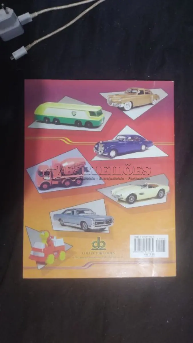 LOTE 111 - 01 REVISTA MOSTRUÁRIO MATCHBOX ANTIGA EM ÓTIMO ESTADO ITEM COMPRADO EM GARAGENS DE ANTIGUIDADES NOS EAU ITEM ORIGINAL. (NO ESTADO) ATENÇÃO! FAZER A VISITAÇÃO ANTES DE ARREMATAR, NÃO SABEMOS SE FUNCIONA, LEILÃO NÃO TEM GARANTIA E NEM DEVOLUÇÃO, SUJEITO A POSSÍVEIS AVARIAS VISÍVEIS/OCULTAS E/OU AUSÊNCIA DE COMPONENTES.