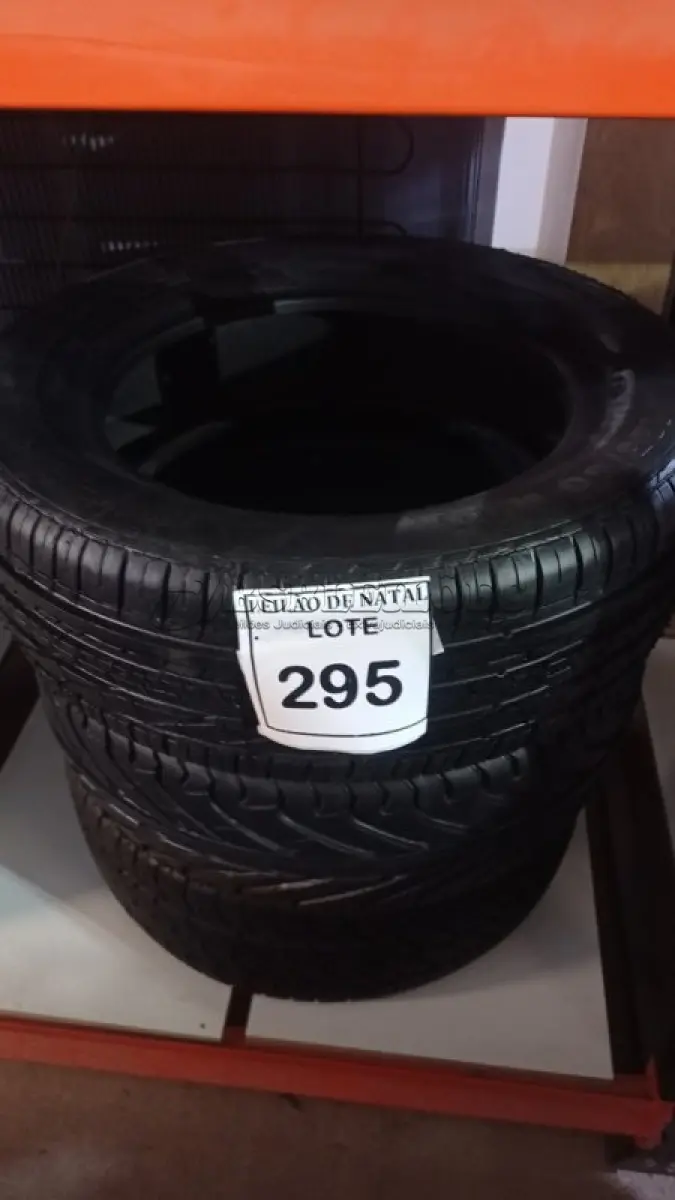 LOTE 295 - 03 PNEUS REMOLD 185/60 R14. (NO ESTADO) ATENÇÃO! FAZER A VISITAÇÃO ANTES DE ARREMATAR, NÃO SABEMOS SE FUNCIONA, LEILÃO NÃO TEM GARANTIA E NEM DEVOLUÇÃO, SUJEITO A POSSÍVEIS AVARIAS VISÍVEIS/OCULTAS E/OU AUSÊNCIA DE COMPONENTES.