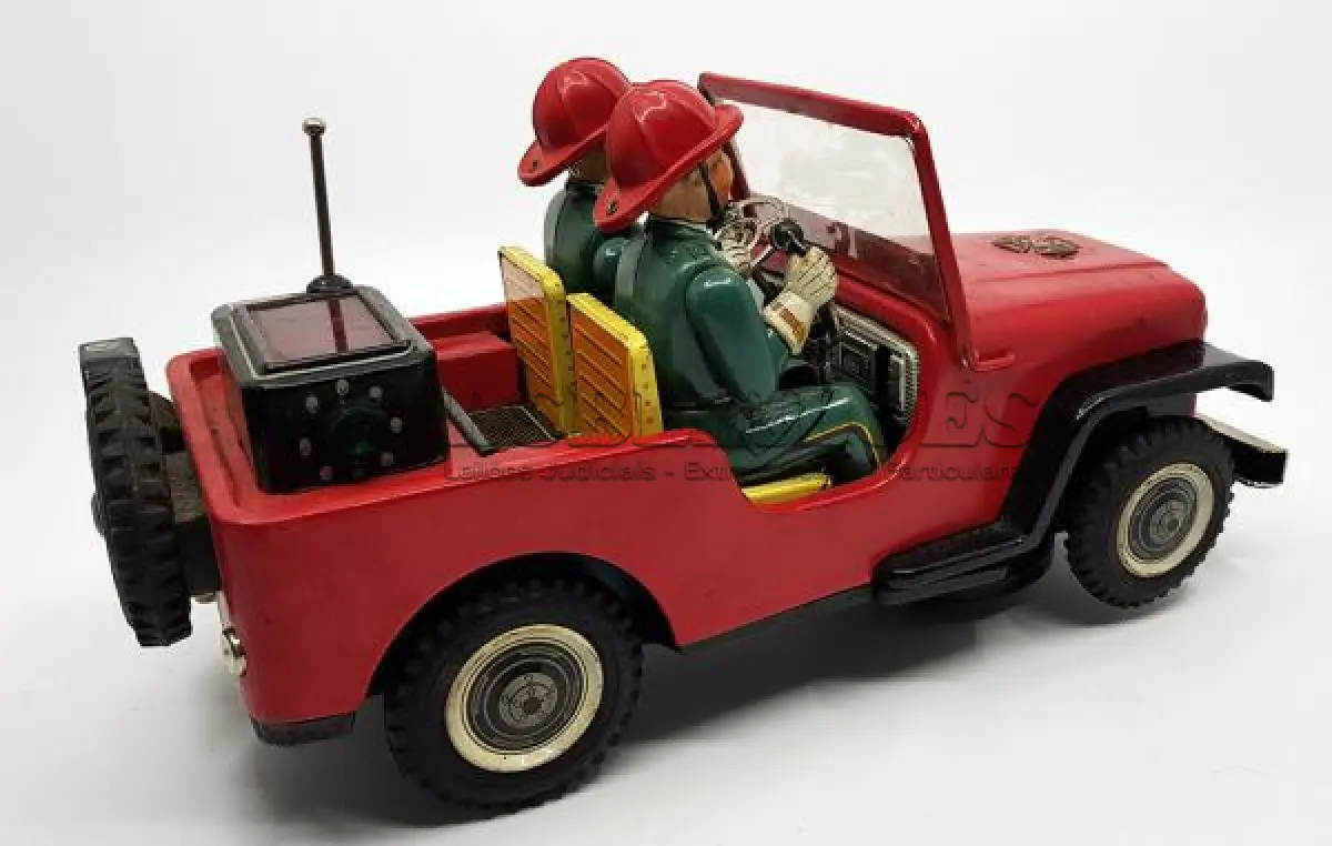 LOTE 401 - 01 RARÍSSIMO JEEP FIRE COMMAND CAR  DA T.N. IMPORTADO DO JAPÃO COM A CAIXA ORIGINAL  ; MUITO BOM ESTADO DE CONSERVAÇÃO PEÇA RARA DE SE ACHAR NESSE ESTADO. (NO ESTADO) ATENÇÃO! FAZER A VISITAÇÃO ANTES DE ARREMATAR, NÃO SABEMOS SE FUNCIONA, LEILÃO NÃO TEM GARANTIA E NEM DEVOLUÇÃO, SUJEITO A POSSÍVEIS AVARIAS VISÍVEIS/OCULTAS E/OU AUSÊNCIA DE COMPONENTES.