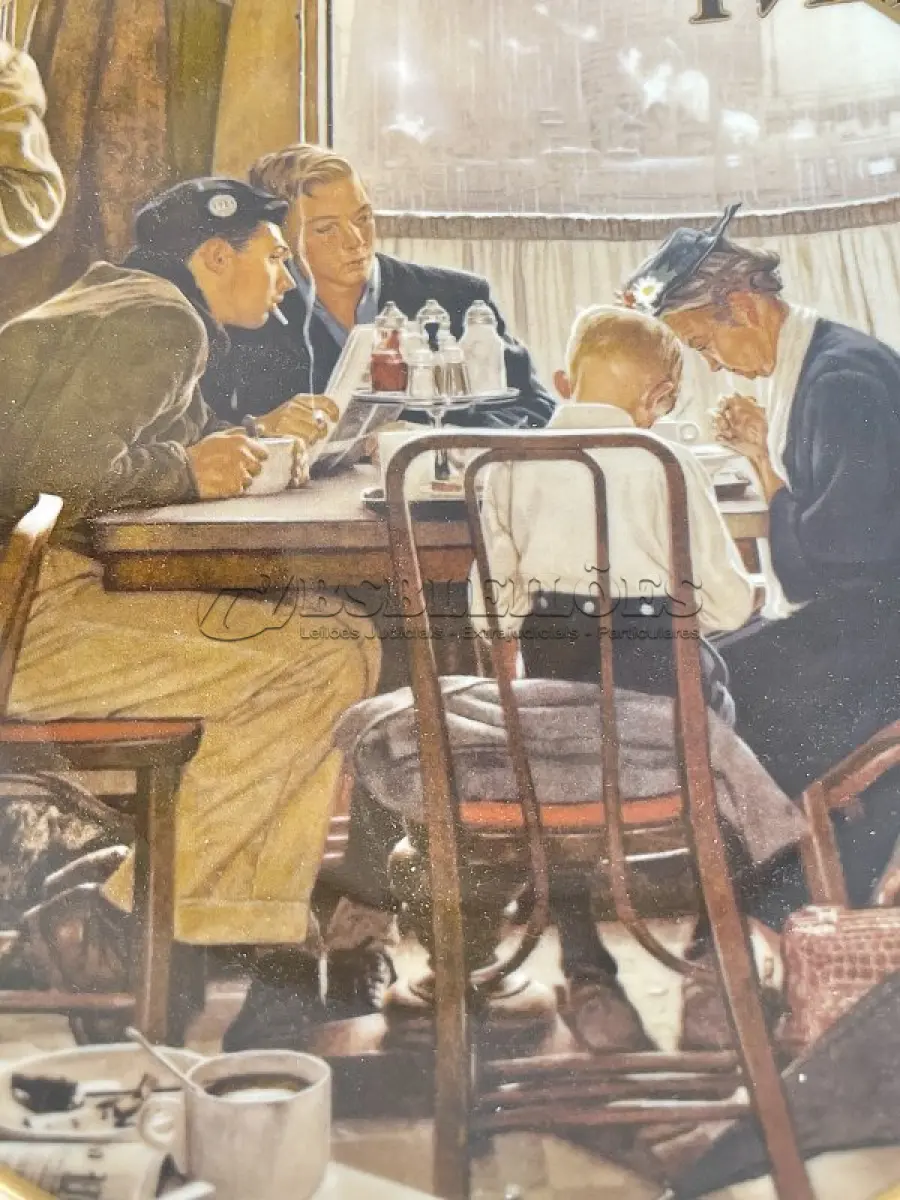 LOTE 295 - 01 RARÍSSIMO PRATO NORMAN ROCKWELL É UMA DAS PLACAS  MAIS RARAS. "SAVING GRACE" "EM PORTUGUES DIZENDO GRAÇAS" FOI UMA DAS PLACAS DE COLECIONADOR "OBRA-PRIMA". ESTA PLACA FOI FEITA POR GORHAM E ERA UMA REPRODUÇÃO DA CAPA DO SATURDAY EVENING POST DE 24 DE NOVEMBRO DE 1951. A PLACA NUNCA FOI EXIBIDA E VEM COM SEU PRÓPRIO CERTIFICADO DE AUTENTICIDADE DA BOLSA DE BRADFORD. ESTE PRATO MEDE 21 CM DE DIÂMETRO.PRATO DE NUMERO A 2977, NUNCA FOI EXPOSTO ,E SÃO INSPIRADOS NO PRÓPRIO GRANDE ARTISTA. FOI FABRICADO PELA GORHAM FINE CHINA COMPANY. A CAIXA SÓ FOI ABERTA PARA INSPECIONÁ-LO NO MOMENTO EM QUE FOI RECEBIDO E NOVAMENTE QUANDO AS FOTOS FORAM TIRADAS. OS PRATOS FOI HERANÇA FORAM SEMPRE CUIDADOSAMENTE CUIDADOS PELA ULTIMA DONA, QUE ERA COLECIONADORA. AS CORES SÃO TODAS VIVAS, SEM DESBOTAMENTO. ESTE PRATO SERIA UM PRESENTE ADORÁVEL E ACRESCENTARIA ACONCHEGO E PERSONALIDADE A QUALQUER AMBIENTE DA CASA. UMA ÓTIMA ADIÇÃO À SUA COLEÇÃO.COM CAIXA E CERTIFICADO E FOLHETOS  ORIGINAIS. PEÇA COMPRADA EM GARAGEM DE ANTIGUIDADES NOS EUA. SUPORTE PARA PRATO NÃO INCLUÍDO NESTA VENDA. (NO ESTADO) ATENÇÃO! FAZER A VISITAÇÃO ANTES DE ARREMATAR, NÃO SABEMOS SE FUNCIONA, LEILÃO NÃO TEM GARANTIA E NEM DEVOLUÇÃO, SUJEITO A POSSÍVEIS AVARIAS VISÍVEIS/OCULTAS E/OU AUSÊNCIA DE COMPONENTES.