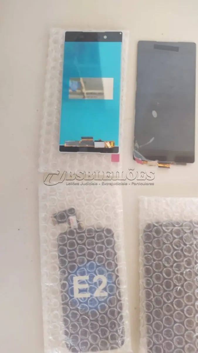 LOTE 358 - 01 LOTE COM TELAS DE CELULAR. (NO ESTADO) ATENÇÃO! FAZER A VISITAÇÃO ANTES DE ARREMATAR, NÃO SABEMOS SE FUNCIONA, LEILÃO NÃO TEM GARANTIA E NEM DEVOLUÇÃO, SUJEITO A POSSÍVEIS AVARIAS VISÍVEIS/OCULTAS E/OU AUSÊNCIA DE COMPONENTES.