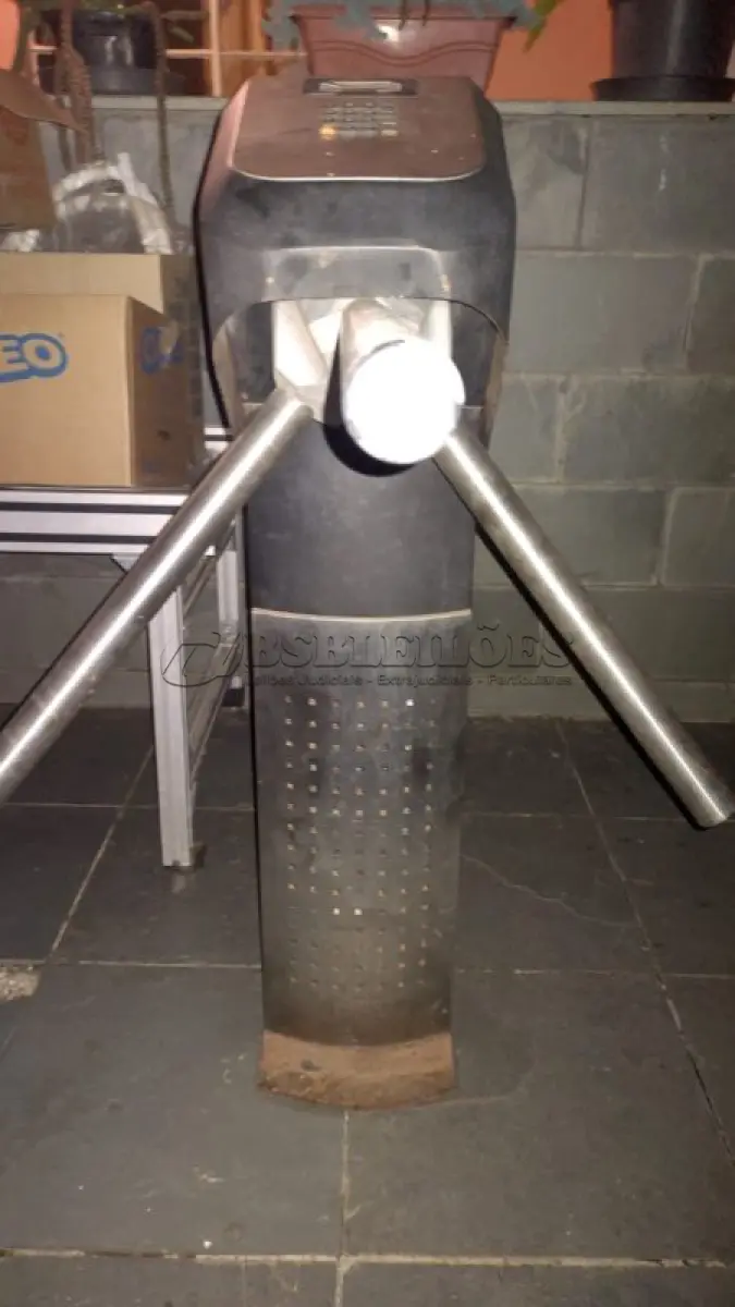 LOTE 395 - 01 CATRACA MARCA HENRY SEM TESTES DE FUNCIONAMENTO. (NO ESTADO) ATENÇÃO! FAZER A VISITAÇÃO ANTES DE ARREMATAR, NÃO SABEMOS SE FUNCIONA, LEILÃO NÃO TEM GARANTIA E NEM DEVOLUÇÃO, SUJEITO A POSSÍVEIS AVARIAS VISÍVEIS/OCULTAS E/OU AUSÊNCIA DE COMPONENTES.