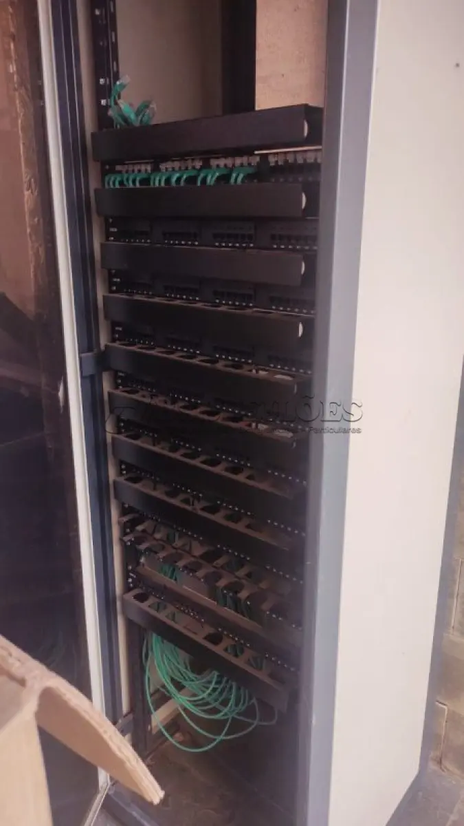 LOTE 396 - 01 RACK PARA SERVIDOR COM 2,08 DE ALTURA. (NO ESTADO) ATENÇÃO! FAZER A VISITAÇÃO ANTES DE ARREMATAR, NÃO SABEMOS SE FUNCIONA, LEILÃO NÃO TEM GARANTIA E NEM DEVOLUÇÃO, SUJEITO A POSSÍVEIS AVARIAS VISÍVEIS/OCULTAS E/OU AUSÊNCIA DE COMPONENTES.