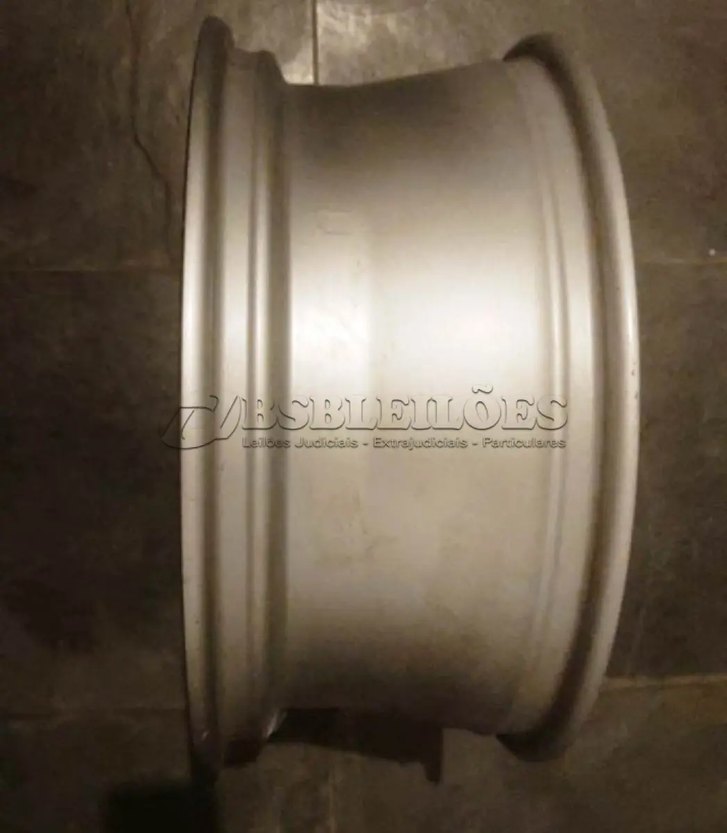 LOTE 403 - 01 RODA  ARO 17 ORIGINAL JEEP RENEGADE SEM USO NOVA. (NO ESTADO) ATENÇÃO! FAZER A VISITAÇÃO ANTES DE ARREMATAR, NÃO SABEMOS SE FUNCIONA, LEILÃO NÃO TEM GARANTIA E NEM DEVOLUÇÃO, SUJEITO A POSSÍVEIS AVARIAS VISÍVEIS/OCULTAS E/OU AUSÊNCIA DE COMPONENTES.