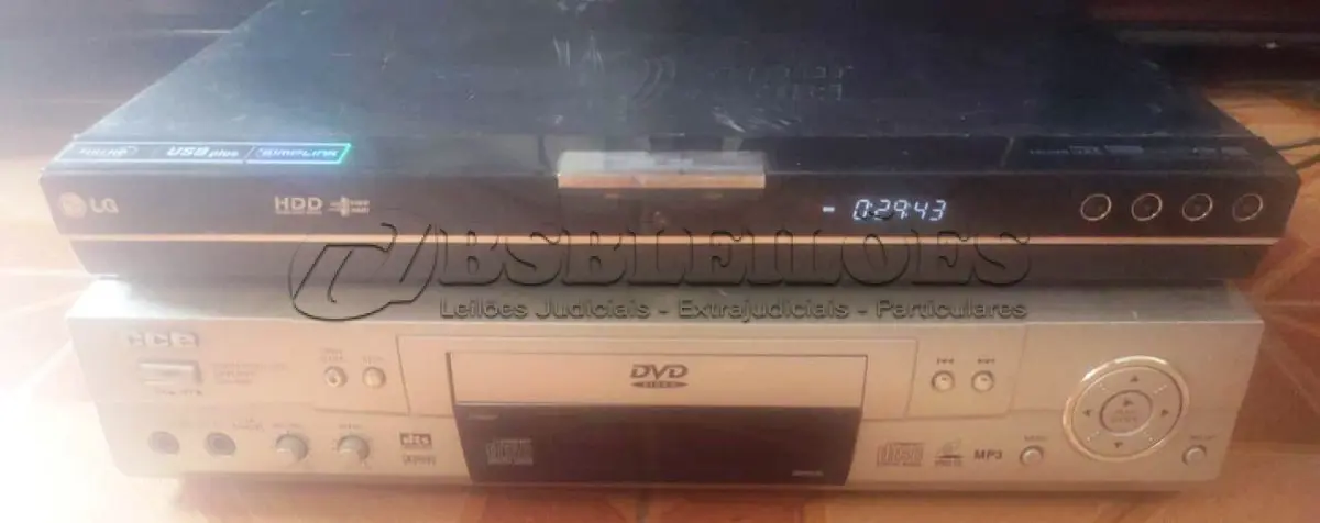 LOTE 413 - 01 HDD/DVD RECORDER LG RH397H FUNCIONANDO PERFEITAMENTE MAIS DVD CCE. (NO ESTADO) ATENÇÃO! FAZER A VISITAÇÃO ANTES DE ARREMATAR, NÃO SABEMOS SE FUNCIONA, LEILÃO NÃO TEM GARANTIA E NEM DEVOLUÇÃO, SUJEITO A POSSÍVEIS AVARIAS VISÍVEIS/OCULTAS E/OU AUSÊNCIA DE COMPONENTES.