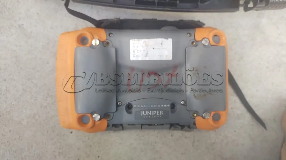 LOTE 387 - 01 GPS DE MESA JUNIPER - GUARDADO A MUITO TEMPO  BATERIAS CARREGANDO COMANDOS FUNCIONANDO  SEM GARANTIAS FUTURAS. (NO ESTADO) ATENÇÃO! FAZER A VISITAÇÃO ANTES DE ARREMATAR, NÃO SABEMOS SE FUNCIONA, LEILÃO NÃO TEM GARANTIA E NEM DEVOLUÇÃO, SUJEITO A POSSÍVEIS AVARIAS VISÍVEIS/OCULTAS E/OU AUSÊNCIA DE COMPONENTES.