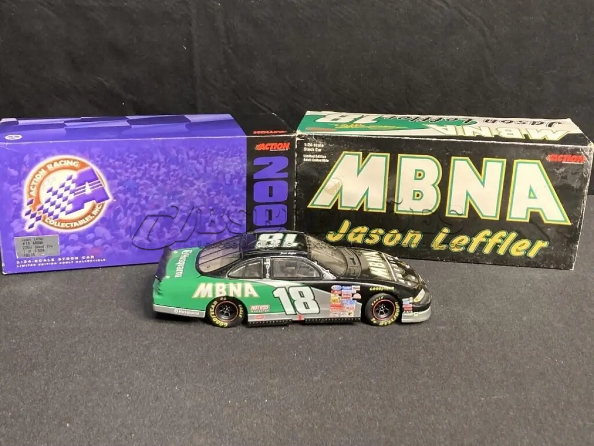 LOTE 166 - 2000 JASON LEFFLER #18 ROOKIE MBNA PONTIAC GRAND PRIX 1/24 AÇÃO NASCAR DIECAST. (NO ESTADO) ATENÇÃO! FAZER A VISITAÇÃO ANTES DE ARREMATAR, NÃO SABEMOS SE FUNCIONA, LEILÃO NÃO TEM GARANTIA E NEM DEVOLUÇÃO, SUJEITO A POSSÍVEIS AVARIAS VISÍVEIS/OCULTAS E/OU AUSÊNCIA DE COMPONENTES.