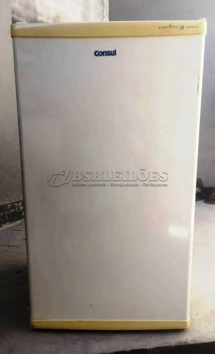 LOTE 353 - 01 FRIGOBAR CÔNSUL FUNCIONANDO PERFEITAMENTE MODELO COMPACTO 120. 84 CM DE ALT,48 LARGURA,51 PROFUNDIDADE. (NO ESTADO) ATENÇÃO! FAZER A VISITAÇÃO ANTES DE ARREMATAR, NÃO SABEMOS SE FUNCIONA, LEILÃO NÃO TEM GARANTIA E NEM DEVOLUÇÃO, SUJEITO A POSSÍVEIS AVARIAS VISÍVEIS/OCULTAS E/OU AUSÊNCIA DE COMPONENTES.