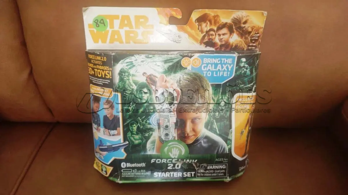 LOTE 126 - 01 STAR WARS STARTER SET FORCE LINK 2.0 HAN SOLO STARTER SET NOVO N CAIXA LACRADO,.ITEM COMPRADO EM GARAGEM DE ANTIGUIDADES NOS EUA. (NO ESTADO) ATENÇÃO! FAZER A VISITAÇÃO ANTES DE ARREMATAR, NÃO SABEMOS SE FUNCIONA, LEILÃO NÃO TEM GARANTIA E NEM DEVOLUÇÃO, SUJEITO A POSSÍVEIS AVARIAS VISÍVEIS/OCULTAS E/OU AUSÊNCIA DE COMPONENTES.