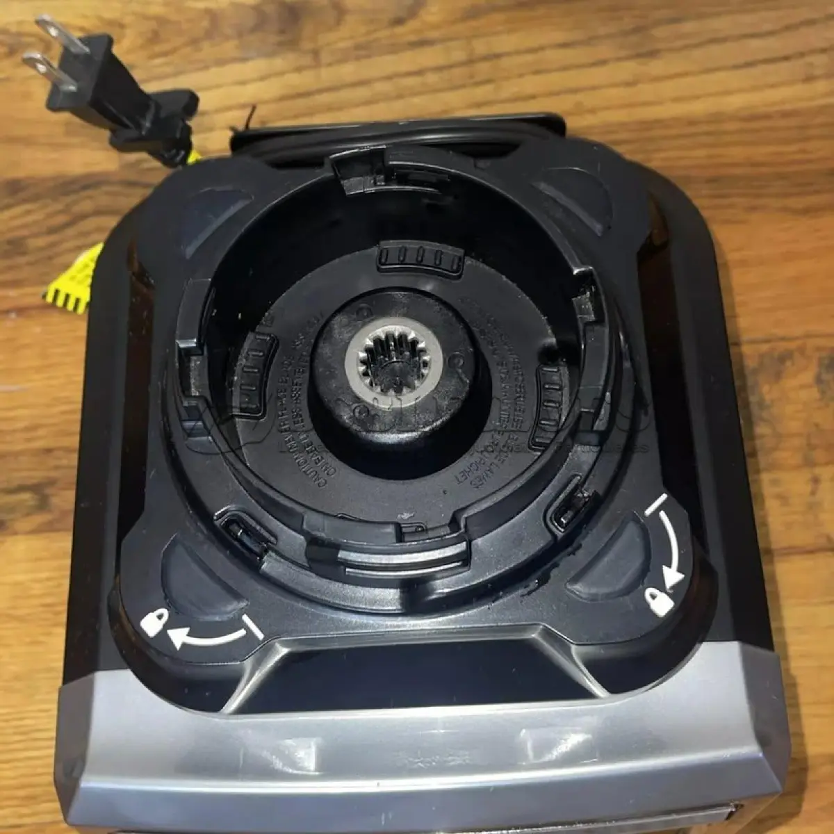 LOTE 142 - 01 LIQUIDIFICADOR COMPRADO EM LOJAS NOS EUA MARCA NINJA UMAS DAS MELHORES MARCAS DE ELETRO DOS EUA. MODELO BL810 1500 WATS, VEM COM UMA LÂMINA EXTRA USADO APENAS UMA VEZ PARA TESTES NOVISSIMO VOLTAGEM 127 VOLTS MUITO POTENTE. O LIQUIDIFICADOR VEM COM UMA LÂMINA EXTRA. (NO ESTADO) ATENÇÃO! FAZER A VISITAÇÃO ANTES DE ARREMATAR, NÃO SABEMOS SE FUNCIONA, LEILÃO NÃO TEM GARANTIA E NEM DEVOLUÇÃO, SUJEITO A POSSÍVEIS AVARIAS VISÍVEIS/OCULTAS E/OU AUSÊNCIA DE COMPONENTES.