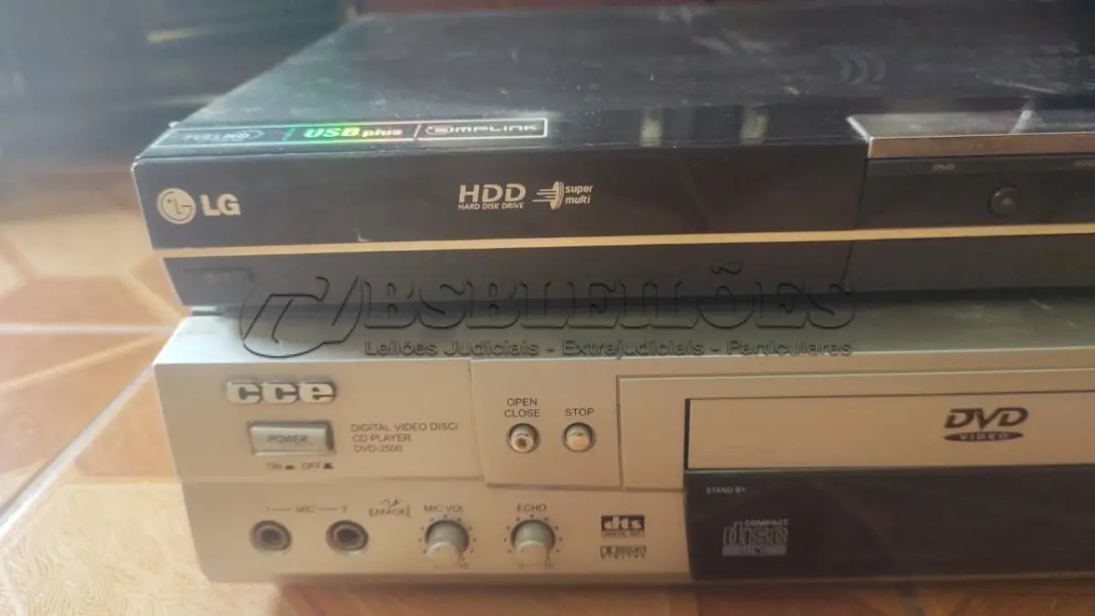 LOTE 413 - 01 HDD/DVD RECORDER LG RH397H FUNCIONANDO PERFEITAMENTE MAIS DVD CCE. (NO ESTADO) ATENÇÃO! FAZER A VISITAÇÃO ANTES DE ARREMATAR, NÃO SABEMOS SE FUNCIONA, LEILÃO NÃO TEM GARANTIA E NEM DEVOLUÇÃO, SUJEITO A POSSÍVEIS AVARIAS VISÍVEIS/OCULTAS E/OU AUSÊNCIA DE COMPONENTES.