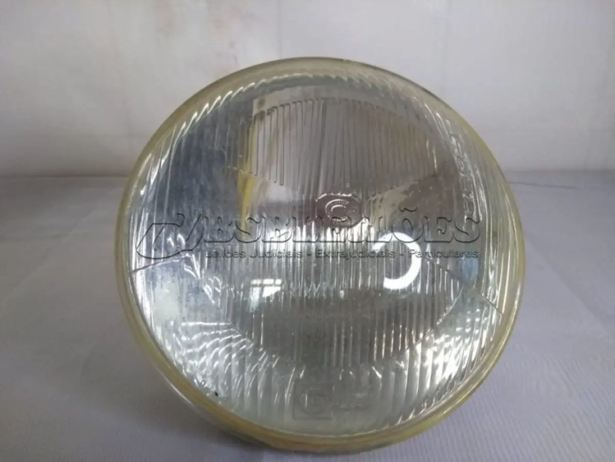 LOTE 370 - 01 ANTIGO FAROL FAROL CIBIE BI-IOD NOVO. (NO ESTADO) ATENÇÃO! FAZER A VISITAÇÃO ANTES DE ARREMATAR, NÃO SABEMOS SE FUNCIONA, LEILÃO NÃO TEM GARANTIA E NEM DEVOLUÇÃO, SUJEITO A POSSÍVEIS AVARIAS VISÍVEIS/OCULTAS E/OU AUSÊNCIA DE COMPONENTES.