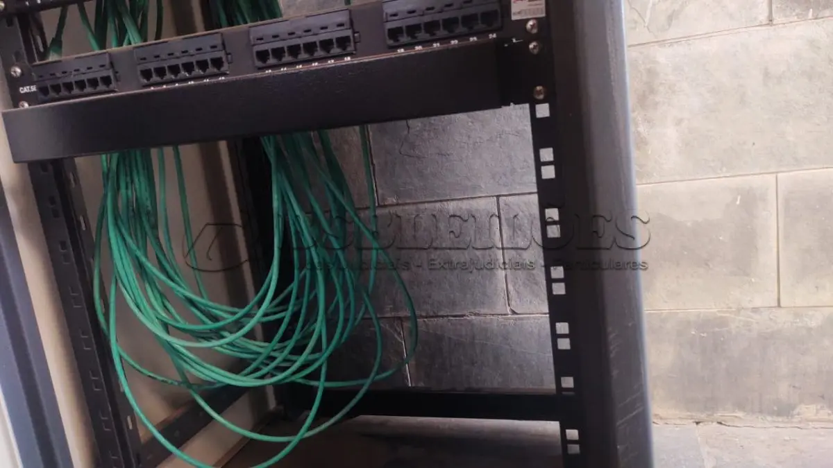 LOTE 396 - 01 RACK PARA SERVIDOR COM 2,08 DE ALTURA. (NO ESTADO) ATENÇÃO! FAZER A VISITAÇÃO ANTES DE ARREMATAR, NÃO SABEMOS SE FUNCIONA, LEILÃO NÃO TEM GARANTIA E NEM DEVOLUÇÃO, SUJEITO A POSSÍVEIS AVARIAS VISÍVEIS/OCULTAS E/OU AUSÊNCIA DE COMPONENTES.