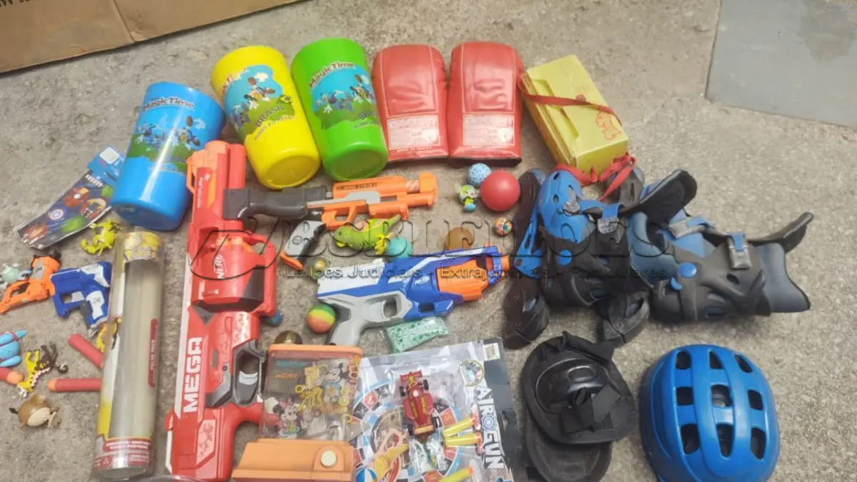 LOTE 421 - 01 LOTE DE BRINQUEDOS ANTIGOS COLECIONÁVEIS. (NO ESTADO) ATENÇÃO! FAZER A VISITAÇÃO ANTES DE ARREMATAR, NÃO SABEMOS SE FUNCIONA, LEILÃO NÃO TEM GARANTIA E NEM DEVOLUÇÃO, SUJEITO A POSSÍVEIS AVARIAS VISÍVEIS/OCULTAS E/OU AUSÊNCIA DE COMPONENTES.