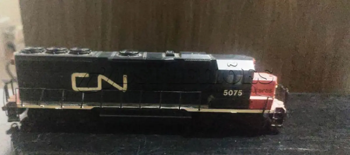 LOTE 146 - 01 RARA LOCOMOTIVA A DIESEL ATHEARN HO SCALE CANADIAN NATIONAL CN #5012 COM 20 CM DE CUMPRIMENTO, ITEM COMPRADO EM GARAGENS DE ANTIGUIDADES NOS EUA. (NO ESTADO) ATENÇÃO! FAZER A VISITAÇÃO ANTES DE ARREMATAR, NÃO SABEMOS SE FUNCIONA, LEILÃO NÃO TEM GARANTIA E NEM DEVOLUÇÃO, SUJEITO A POSSÍVEIS AVARIAS VISÍVEIS/OCULTAS E/OU AUSÊNCIA DE COMPONENTES.