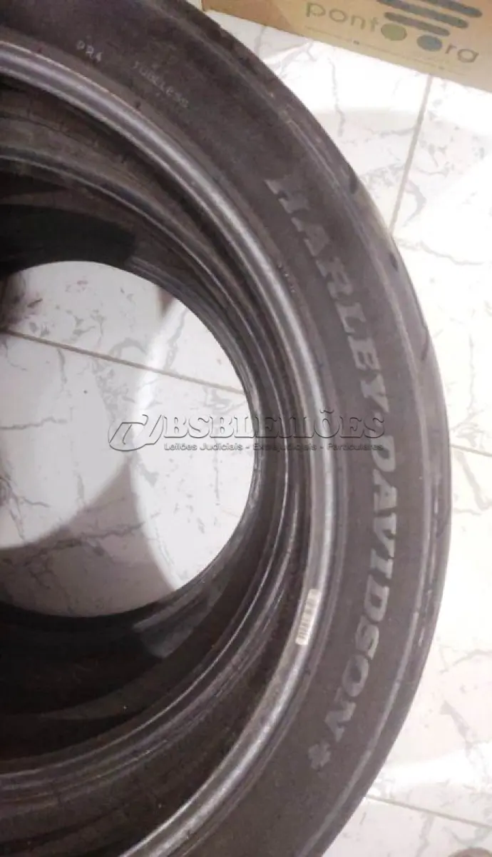 LOTE 366 - 01 LOTE COM 4 PNEUS PNEU 100/90 B19 MICHELIN SCORCHER 31, 130/60B19 DUNLOP  DOIS PNEUS  130/70.17 MC. (NO ESTADO) ATENÇÃO! FAZER A VISITAÇÃO ANTES DE ARREMATAR, NÃO SABEMOS SE FUNCIONA, LEILÃO NÃO TEM GARANTIA E NEM DEVOLUÇÃO, SUJEITO A POSSÍVEIS AVARIAS VISÍVEIS/OCULTAS E/OU AUSÊNCIA DE COMPONENTES.