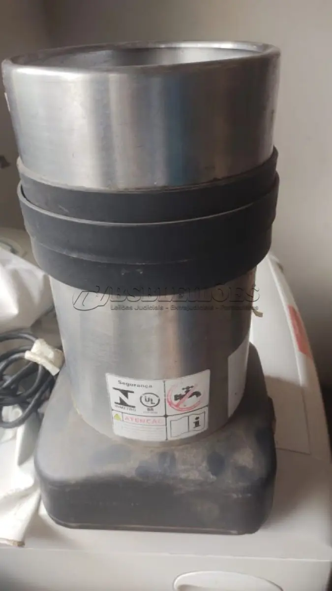 LOTE 360 - 01 ESPREMEDOR DE LARANJA INDUSTRIAL SKYMSEN FUNCIONANDO PERFEITAMENTE SEM OS ACESSÓRIOS. (NO ESTADO) ATENÇÃO! FAZER A VISITAÇÃO ANTES DE ARREMATAR, NÃO SABEMOS SE FUNCIONA, LEILÃO NÃO TEM GARANTIA E NEM DEVOLUÇÃO, SUJEITO A POSSÍVEIS AVARIAS VISÍVEIS/OCULTAS E/OU AUSÊNCIA DE COMPONENTES.