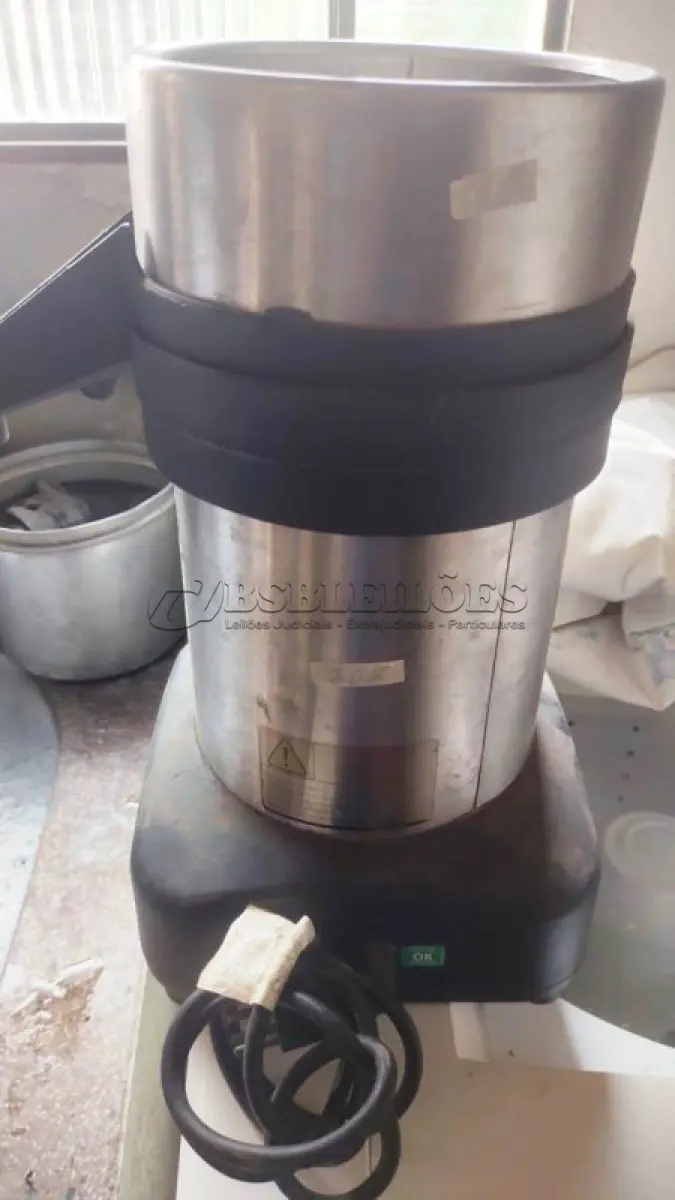 LOTE 360 - 01 ESPREMEDOR DE LARANJA INDUSTRIAL SKYMSEN FUNCIONANDO PERFEITAMENTE SEM OS ACESSÓRIOS. (NO ESTADO) ATENÇÃO! FAZER A VISITAÇÃO ANTES DE ARREMATAR, NÃO SABEMOS SE FUNCIONA, LEILÃO NÃO TEM GARANTIA E NEM DEVOLUÇÃO, SUJEITO A POSSÍVEIS AVARIAS VISÍVEIS/OCULTAS E/OU AUSÊNCIA DE COMPONENTES.
