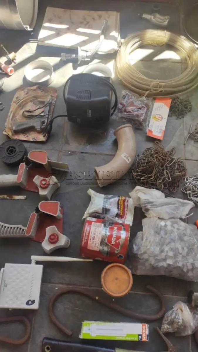 LOTE 386 - 01 LOTE COM DIVERSOS ITENS. (NO ESTADO) ATENÇÃO! FAZER A VISITAÇÃO ANTES DE ARREMATAR, NÃO SABEMOS SE FUNCIONA, LEILÃO NÃO TEM GARANTIA E NEM DEVOLUÇÃO, SUJEITO A POSSÍVEIS AVARIAS VISÍVEIS/OCULTAS E/OU AUSÊNCIA DE COMPONENTES.