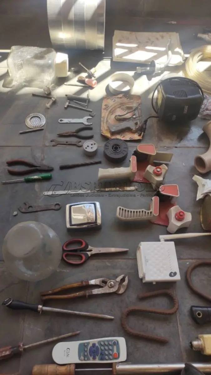 LOTE 386 - 01 LOTE COM DIVERSOS ITENS. (NO ESTADO) ATENÇÃO! FAZER A VISITAÇÃO ANTES DE ARREMATAR, NÃO SABEMOS SE FUNCIONA, LEILÃO NÃO TEM GARANTIA E NEM DEVOLUÇÃO, SUJEITO A POSSÍVEIS AVARIAS VISÍVEIS/OCULTAS E/OU AUSÊNCIA DE COMPONENTES.