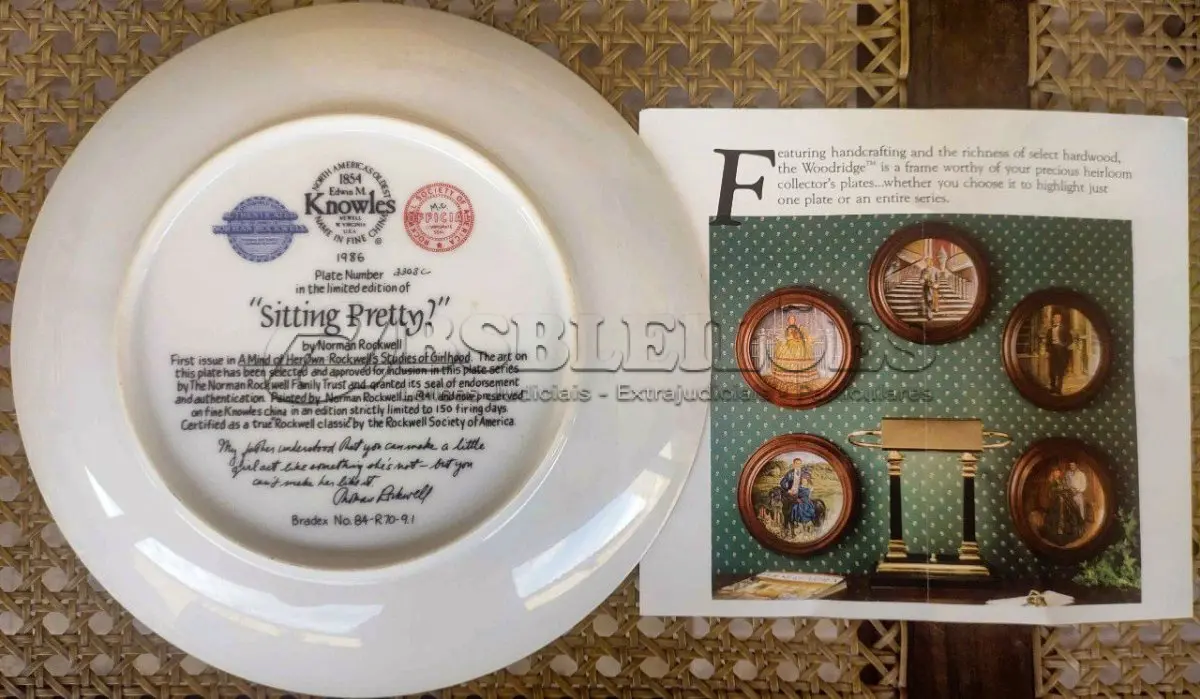LOTE 137 - 01 RARO PRATO DE NORMAM ROCKWELL "SITTING PRETTY" É A PRIMEIRA EDIÇÃO DE "UMA MENTE PRÓPRIA", LANÇADO EM 1986. APROVADO PELA FAMÍLIA ROCKWELL E SOCIEDADE DA AMÉRICA E PRODUZIDO PELA KNOWLES CHINA. PRODUZIDO EM EDIÇÃO LIMITADA A 150 DIAS DE PRODUÇÃO. NUMERADO ​​E ASSINADO. TEM 21,5 CM DE LARGURA E ESTÁ EM EXCELENTE ESTADO. ACOMPANHA CAIXA ORIGINAL E CERTIFICADO DE AUTENTICIDADE. PRATO DE NÚMERO 2308C. PEÇA COMPRADA EM GARAGEM DE ANTIGUIDADES NOS EUA. SUPORTE PARA 01 PRATO NÃO INCLUÍDO NESTA VENDA. (NO ESTADO) ATENÇÃO! FAZER A VISITAÇÃO ANTES DE ARREMATAR, NÃO SABEMOS SE FUNCIONA, LEILÃO NÃO TEM GARANTIA E NEM DEVOLUÇÃO, SUJEITO A POSSÍVEIS AVARIAS VISÍVEIS/OCULTAS E/OU AUSÊNCIA DE COMPONENTES.