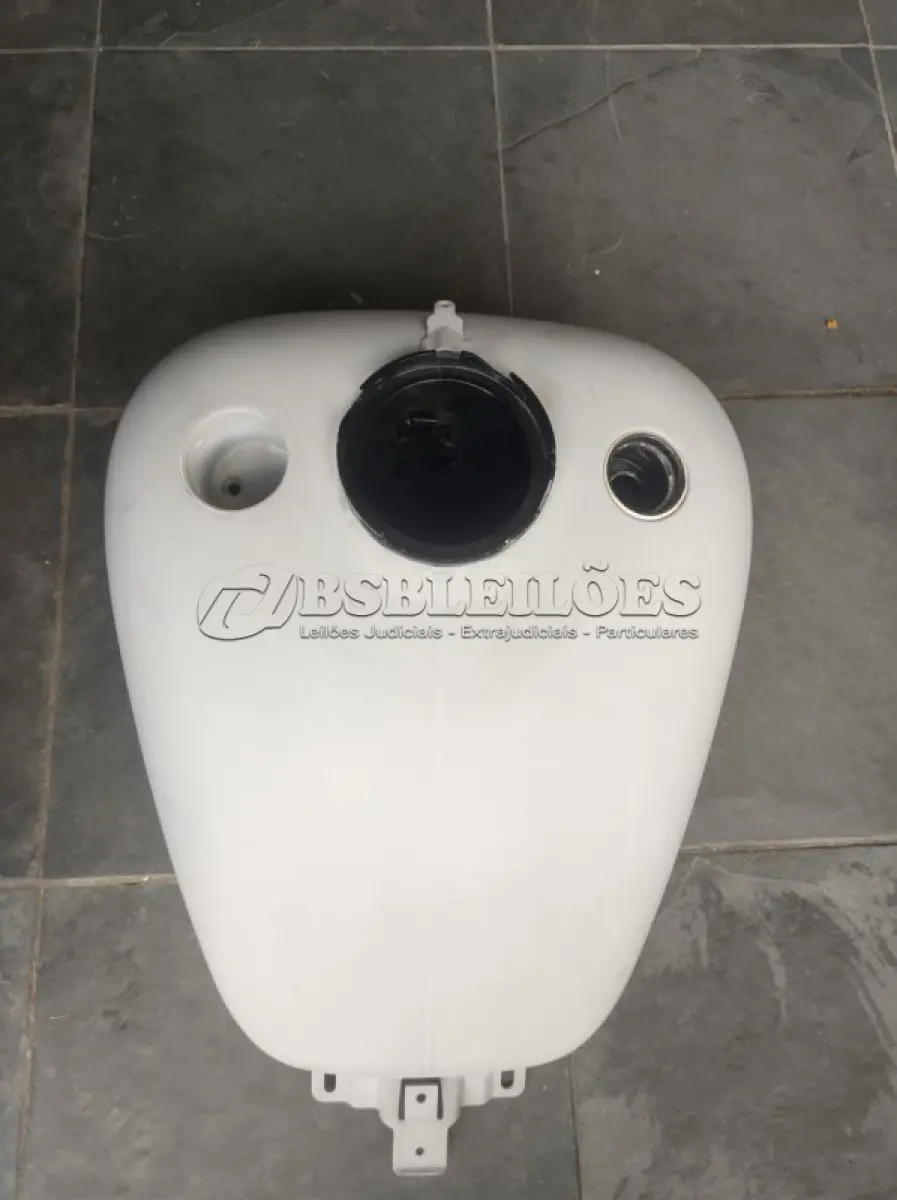 LOTE 393 - 01 TANQUE DE MOTO ROAD KING. (NO ESTADO) ATENÇÃO! FAZER A VISITAÇÃO ANTES DE ARREMATAR, NÃO SABEMOS SE FUNCIONA, LEILÃO NÃO TEM GARANTIA E NEM DEVOLUÇÃO, SUJEITO A POSSÍVEIS AVARIAS VISÍVEIS/OCULTAS E/OU AUSÊNCIA DE COMPONENTES.