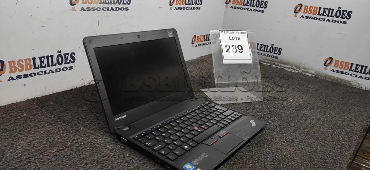 LOTE 239 - 01 NOTEBOOK MARCA LENOVO.  (NO ESTADO) ATENÇÃO! FAZER A VISITAÇÃO ANTES DE ARREMATAR, NÃO SABEMOS SE FUNCIONA. LEILÃO NÃO TEM GARANTIA E NEM DEVOLUÇÃO, SUJEITO A POSSÍVEIS AVARIAS VISÍVEIS/OCULTAS E/OU AUSÊNCIA DE COMPONENTES.