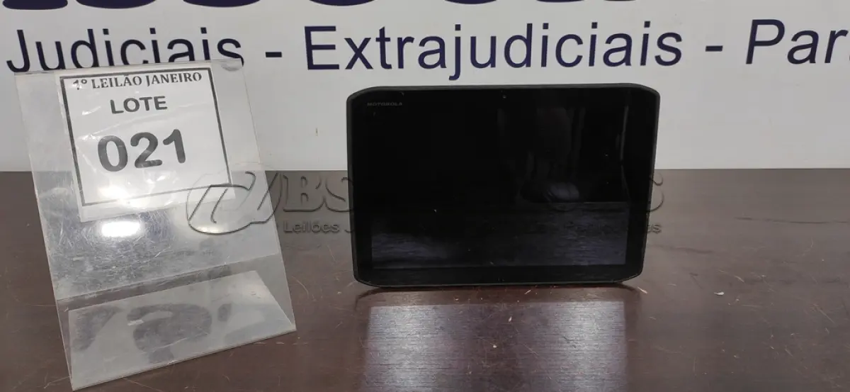 LOTE 021 - 01 TABLET SEM CARREGADOR MARCA MOTOROLA.  (NO ESTADO) ATENÇÃO! FAZER A VISITAÇÃO ANTES DE ARREMATAR, NÃO SABEMOS SE FUNCIONA. LEILÃO NÃO TEM GARANTIA E NEM DEVOLUÇÃO, SUJEITO A POSSÍVEIS AVARIAS VISÍVEIS/OCULTAS E/OU AUSÊNCIA DE COMPONENTES.