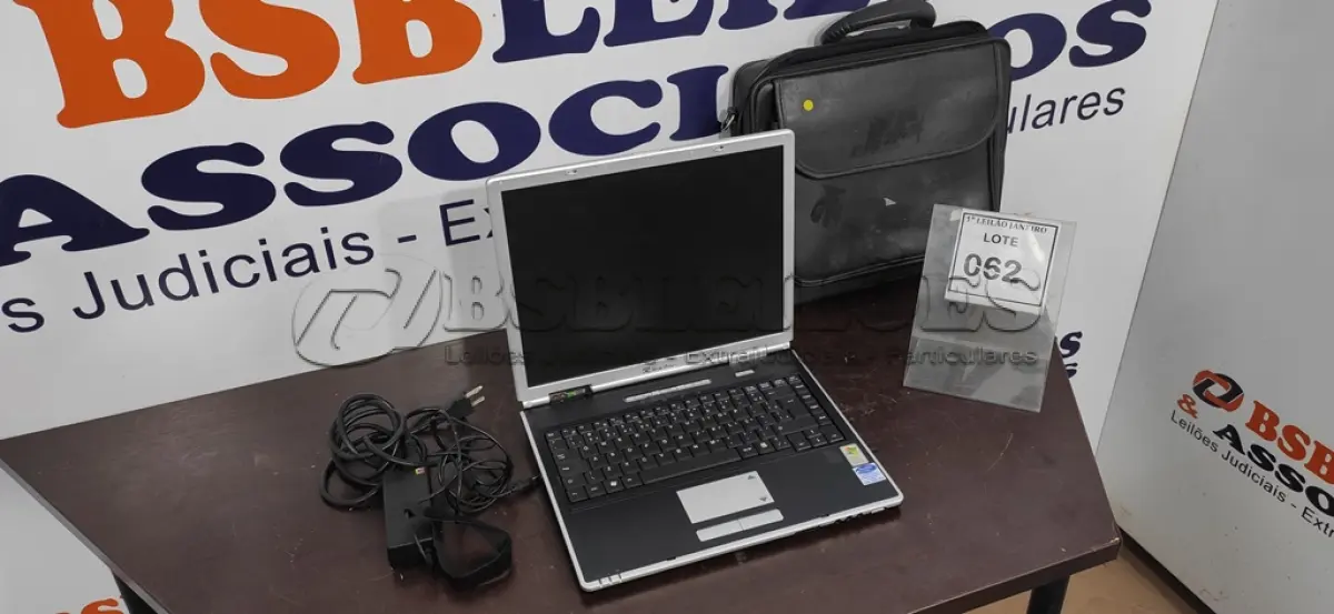 LOTE 062 - 01 NOTEBOOK COM FONTE E MALETA MARCA ITAUTEC.  (NO ESTADO) ATENÇÃO! FAZER A VISITAÇÃO ANTES DE ARREMATAR, NÃO SABEMOS SE FUNCIONA. LEILÃO NÃO TEM GARANTIA E NEM DEVOLUÇÃO, SUJEITO A POSSÍVEIS AVARIAS VISÍVEIS/OCULTAS E/OU AUSÊNCIA DE COMPONENTES.