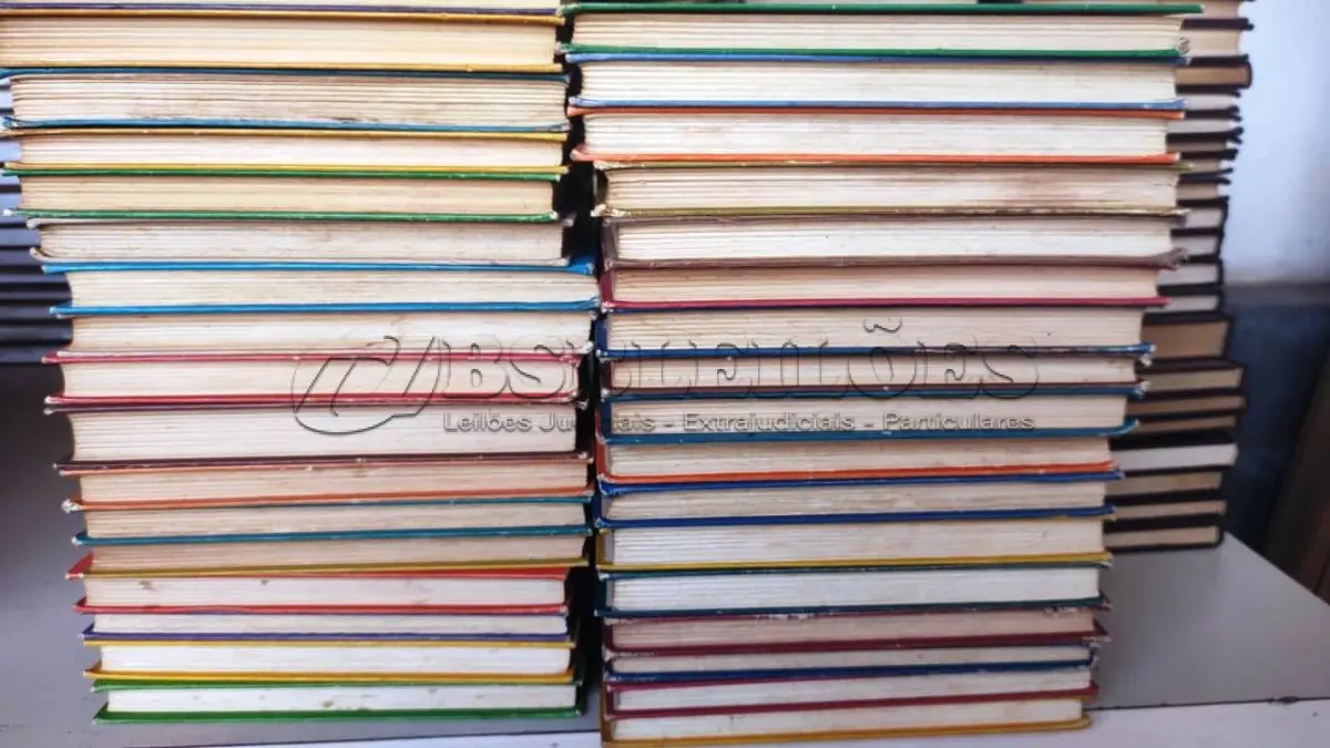 LOTE 485 - 01 COLEÇÃO CLÁSSICOS DA LITERATURA JUVENIL COM 39 VOLUMES. (NO ESTADO) ATENÇÃO! FAZER A VISITAÇÃO ANTES DE ARREMATAR, NÃO SABEMOS SE FUNCIONA, LEILÃO NÃO TEM GARANTIA E NEM DEVOLUÇÃO, SUJEITO A POSSÍVEIS AVARIAS VISÍVEIS/OCULTAS E/OU AUSÊNCIA DE COMPONENTES.