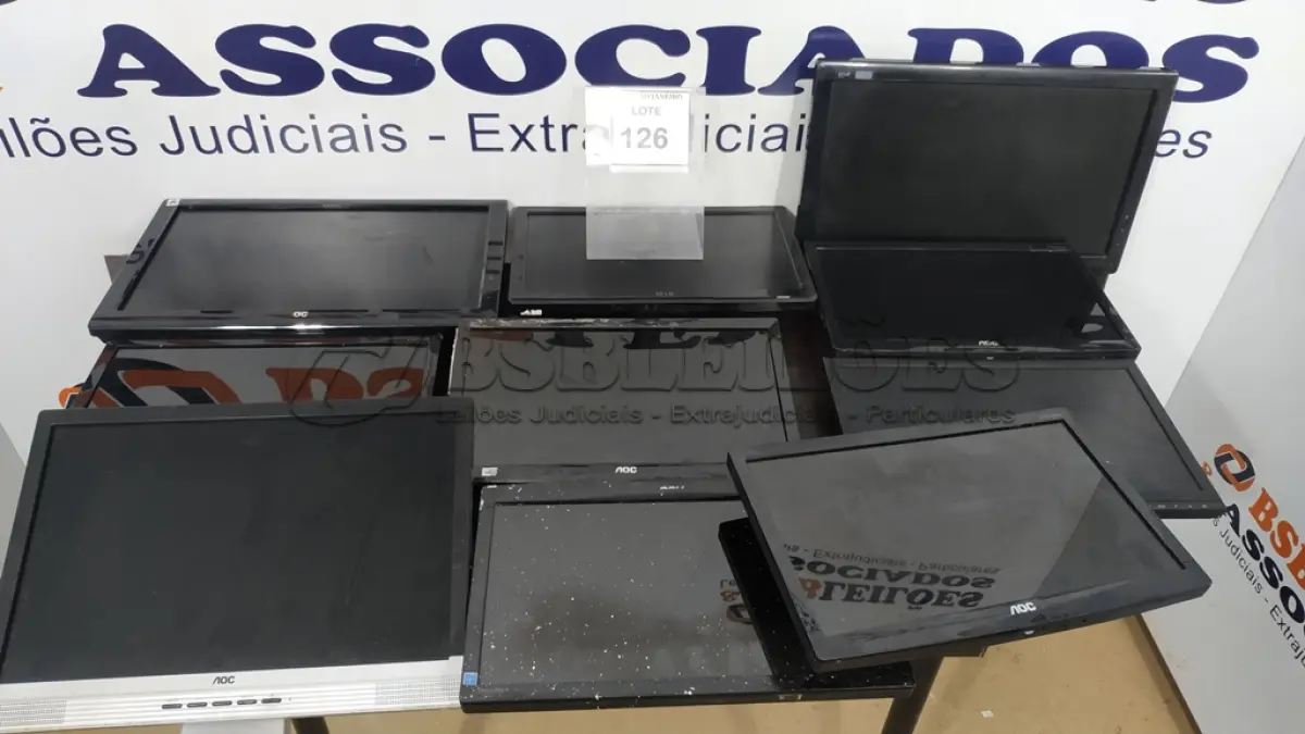 LOTE 126 - 10 MONITORES DE MARCAS E MODELOS DIVERSOS.  (NO ESTADO) ATENÇÃO! FAZER A VISITAÇÃO ANTES DE ARREMATAR, NÃO SABEMOS SE FUNCIONA. LEILÃO NÃO TEM GARANTIA E NEM DEVOLUÇÃO, SUJEITO A POSSÍVEIS AVARIAS VISÍVEIS/OCULTAS E/OU AUSÊNCIA DE COMPONENTES.