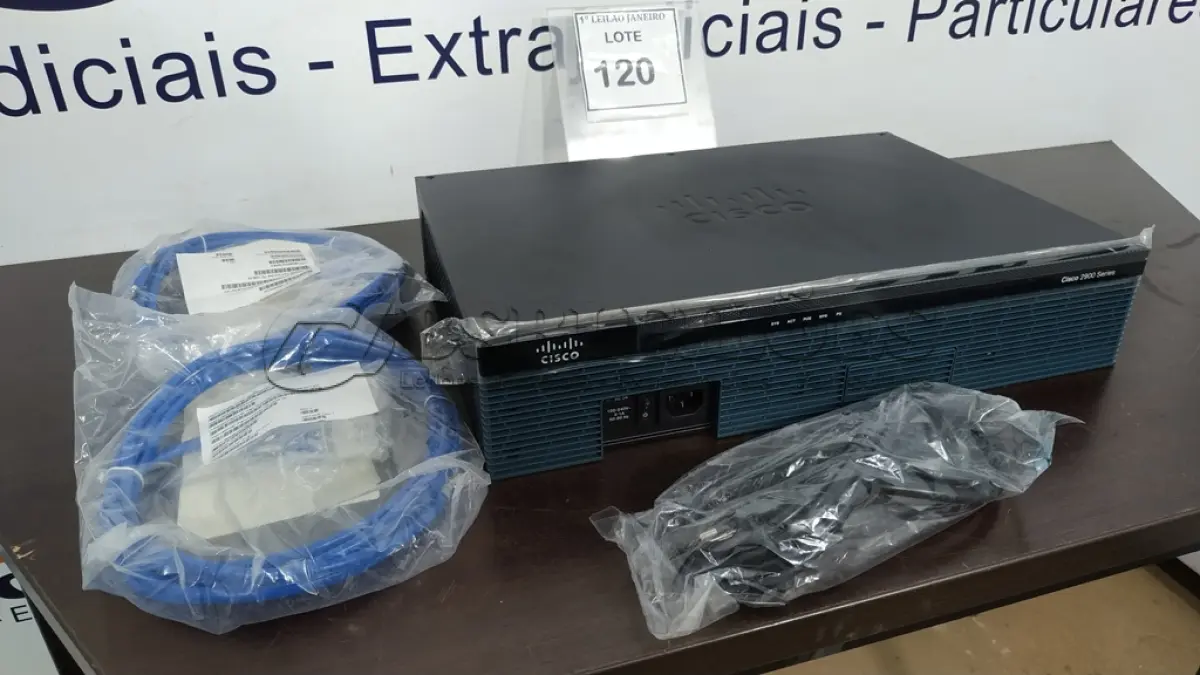 LOTE 120 - 01 ROTEADOR MARCA CISCO.  (NO ESTADO) ATENÇÃO! FAZER A VISITAÇÃO ANTES DE ARREMATAR, NÃO SABEMOS SE FUNCIONA. LEILÃO NÃO TEM GARANTIA E NEM DEVOLUÇÃO, SUJEITO A POSSÍVEIS AVARIAS VISÍVEIS/OCULTAS E/OU AUSÊNCIA DE COMPONENTES.