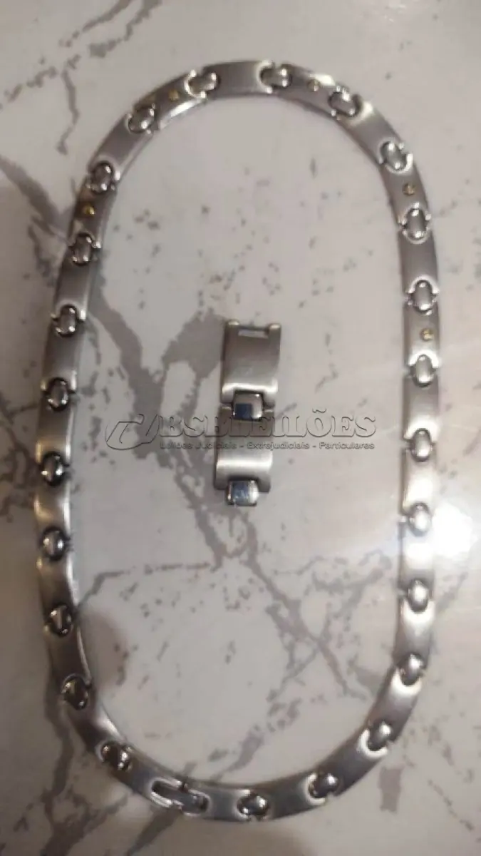 LOTE 502 - 01 LOTE COM RELÓGIO MONDAME, 01 CORRENTINHA DE PESCOÇO FECHADA E UMA GARGANTILHA. (NO ESTADO) ATENÇÃO! FAZER A VISITAÇÃO ANTES DE ARREMATAR, NÃO SABEMOS SE FUNCIONA, LEILÃO NÃO TEM GARANTIA E NEM DEVOLUÇÃO, SUJEITO A POSSÍVEIS AVARIAS VISÍVEIS/OCULTAS E/OU AUSÊNCIA DE COMPONENTES.