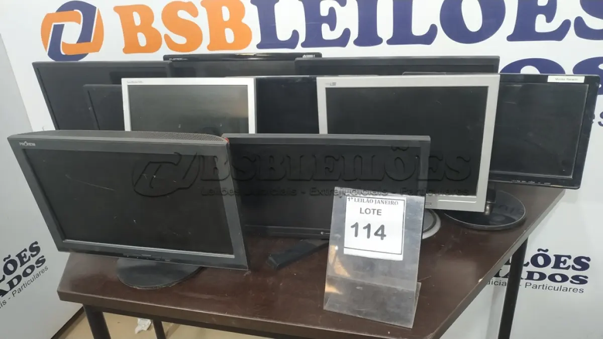 LOTE 114 - 10 MONITORES DE MARCAS E MODELOS DIVERSOS.  (NO ESTADO) ATENÇÃO! FAZER A VISITAÇÃO ANTES DE ARREMATAR, NÃO SABEMOS SE FUNCIONA. LEILÃO NÃO TEM GARANTIA E NEM DEVOLUÇÃO, SUJEITO A POSSÍVEIS AVARIAS VISÍVEIS/OCULTAS E/OU AUSÊNCIA DE COMPONENTES.