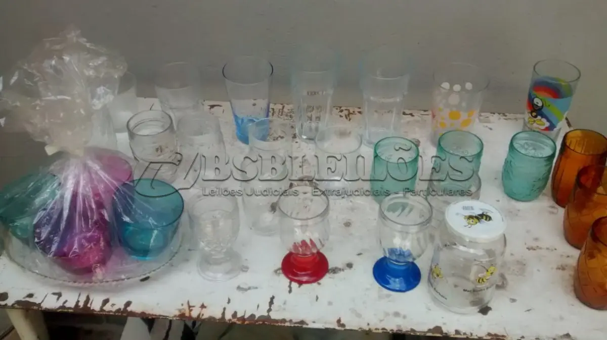 LOTE 518 - 01 LOTE COM DIVERSOS ÍTENS PARA USO. (NO ESTADO) ATENÇÃO! FAZER A VISITAÇÃO ANTES DE ARREMATAR, NÃO SABEMOS SE FUNCIONA, LEILÃO NÃO TEM GARANTIA E NEM DEVOLUÇÃO, SUJEITO A POSSÍVEIS AVARIAS VISÍVEIS/OCULTAS E/OU AUSÊNCIA DE COMPONENTES.