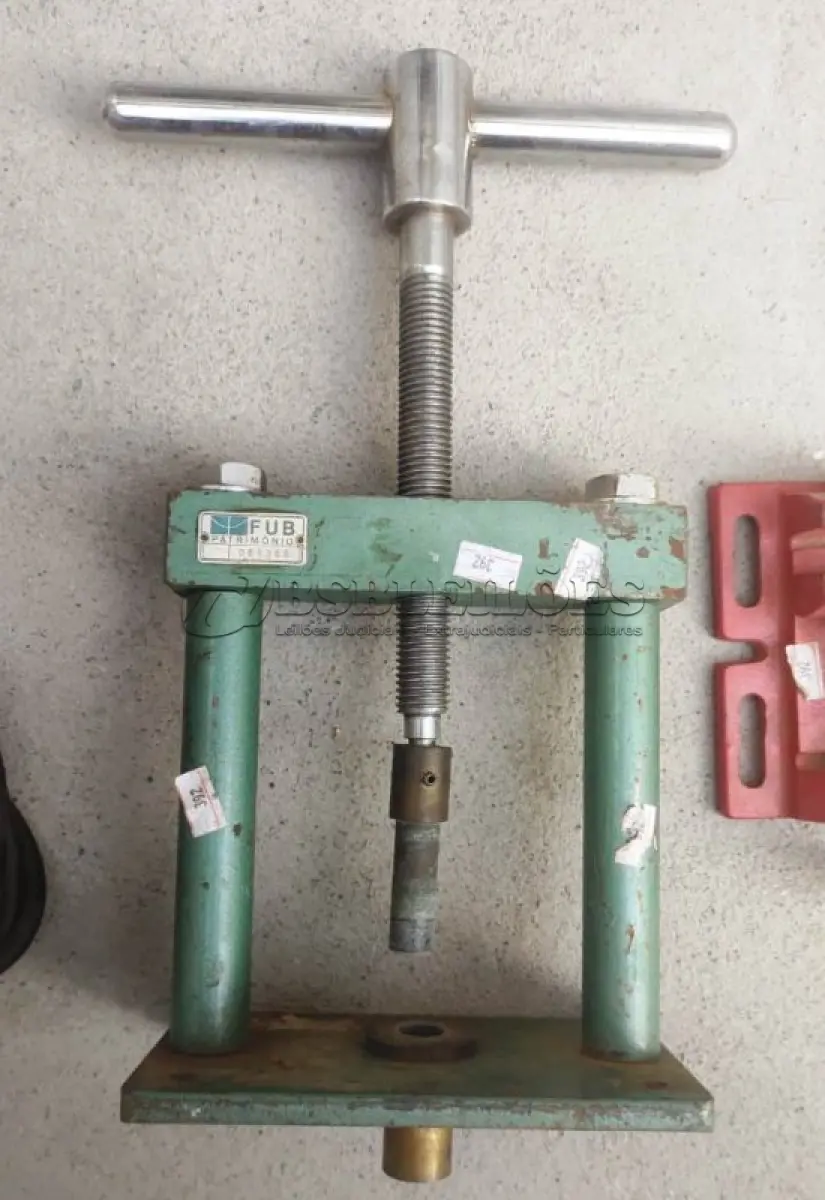 LOTE 494 - 01 LOTE COM FERRAMENTAS DIVERSAS. (NO ESTADO) ATENÇÃO! FAZER A VISITAÇÃO ANTES DE ARREMATAR, NÃO SABEMOS SE FUNCIONA, LEILÃO NÃO TEM GARANTIA E NEM DEVOLUÇÃO, SUJEITO A POSSÍVEIS AVARIAS VISÍVEIS/OCULTAS E/OU AUSÊNCIA DE COMPONENTES.
