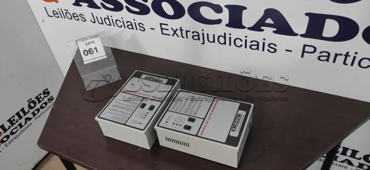 LOTE 061 - 02 CENTRAIS DE LUZ DE EMERGÊNCIA MARCA ILUMAC.  (NO ESTADO) ATENÇÃO! FAZER A VISITAÇÃO ANTES DE ARREMATAR, NÃO SABEMOS SE FUNCIONA. LEILÃO NÃO TEM GARANTIA E NEM DEVOLUÇÃO, SUJEITO A POSSÍVEIS AVARIAS VISÍVEIS/OCULTAS E/OU AUSÊNCIA DE COMPONENTES.