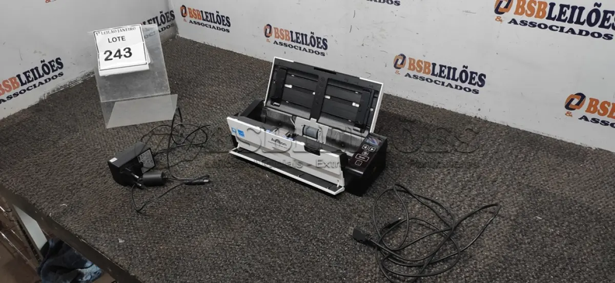 LOTE 243 - 01 SCANNER SEM FONTE MARCA AVISION.  (NO ESTADO) ATENÇÃO! FAZER A VISITAÇÃO ANTES DE ARREMATAR, NÃO SABEMOS SE FUNCIONA. LEILÃO NÃO TEM GARANTIA E NEM DEVOLUÇÃO, SUJEITO A POSSÍVEIS AVARIAS VISÍVEIS/OCULTAS E/OU AUSÊNCIA DE COMPONENTES.