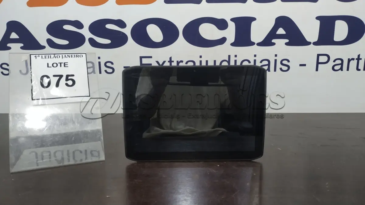 LOTE 075 - 01 TABLET SEM CARREGADOR MARCA MOTOROLA.  (NO ESTADO) ATENÇÃO! FAZER A VISITAÇÃO ANTES DE ARREMATAR, NÃO SABEMOS SE FUNCIONA. LEILÃO NÃO TEM GARANTIA E NEM DEVOLUÇÃO, SUJEITO A POSSÍVEIS AVARIAS VISÍVEIS/OCULTAS E/OU AUSÊNCIA DE COMPONENTES.
