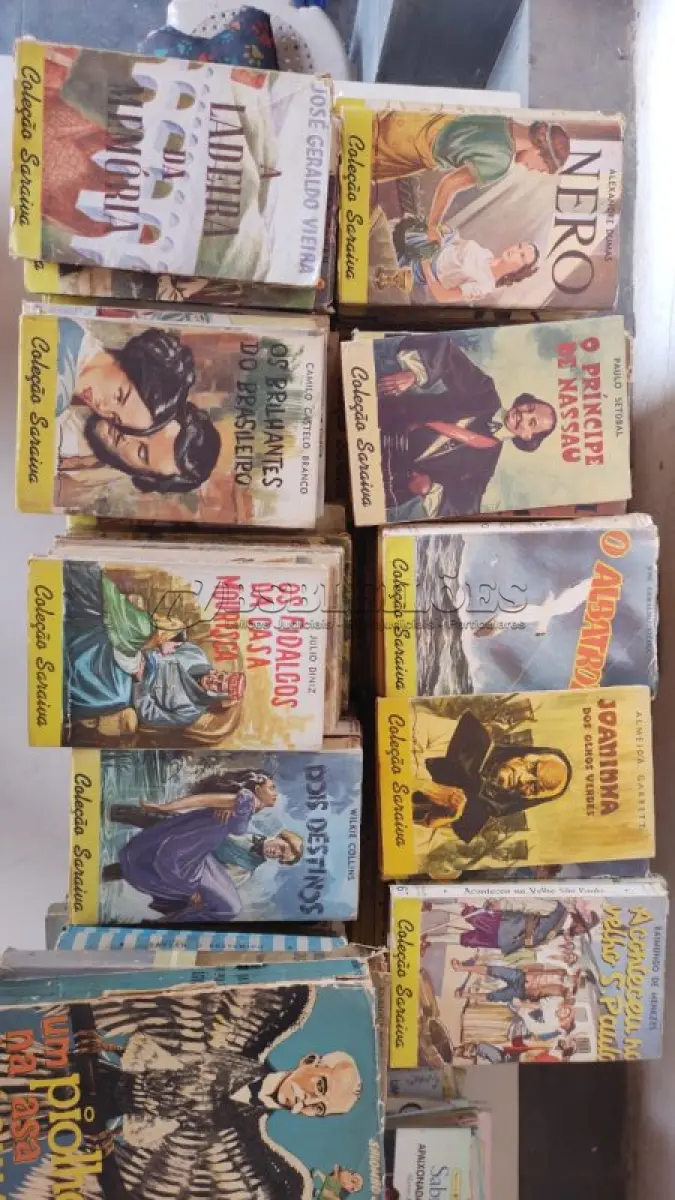 LOTE 483 - 01 RARA COLEÇÃO SARAIVA COM 277 LIVROS MAIS 28  LIVROS  RAROS. (NO ESTADO) ATENÇÃO! FAZER A VISITAÇÃO ANTES DE ARREMATAR, NÃO SABEMOS SE FUNCIONA, LEILÃO NÃO TEM GARANTIA E NEM DEVOLUÇÃO, SUJEITO A POSSÍVEIS AVARIAS VISÍVEIS/OCULTAS E/OU AUSÊNCIA DE COMPONENTES.