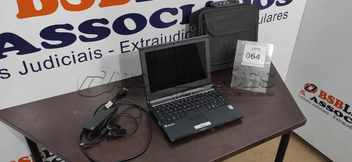 LOTE 064 - 01 NOTEBOOK COM FONTE E MALETA MARCA ITAUTEC.  (NO ESTADO) ATENÇÃO! FAZER A VISITAÇÃO ANTES DE ARREMATAR, NÃO SABEMOS SE FUNCIONA. LEILÃO NÃO TEM GARANTIA E NEM DEVOLUÇÃO, SUJEITO A POSSÍVEIS AVARIAS VISÍVEIS/OCULTAS E/OU AUSÊNCIA DE COMPONENTES.