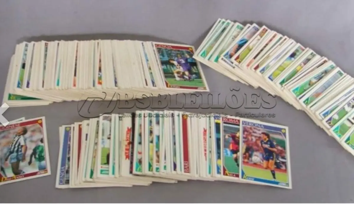 LOTE 452 - LOTE COM: + 400 CARDS DE CAMPEONATO DE FUTEBOL ITALIANO. (NO ESTADO) ATENÇÃO! FAZER A VISITAÇÃO ANTES DE ARREMATAR, NÃO SABEMOS SE FUNCIONA, LEILÃO NÃO TEM GARANTIA E NEM DEVOLUÇÃO, SUJEITO A POSSÍVEIS AVARIAS VISÍVEIS/OCULTAS E/OU AUSÊNCIA DE COMPONENTES.