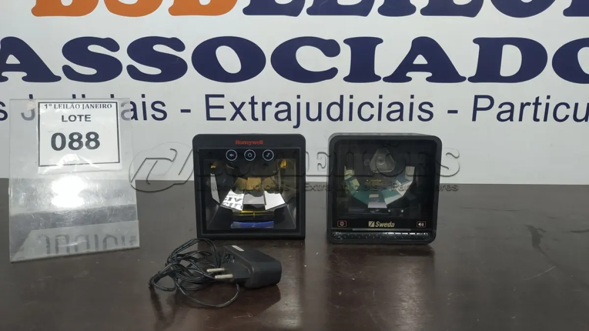 LOTE 088 - 02 LEITORAS DE CÓDIGO DE BARRAS COM 01 FONTE.  (NO ESTADO) ATENÇÃO! FAZER A VISITAÇÃO ANTES DE ARREMATAR, NÃO SABEMOS SE FUNCIONA. LEILÃO NÃO TEM GARANTIA E NEM DEVOLUÇÃO, SUJEITO A POSSÍVEIS AVARIAS VISÍVEIS/OCULTAS E/OU AUSÊNCIA DE COMPONENTES.