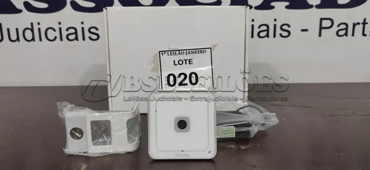 LOTE 020 - 01 CÂMERA DE REDE FIXA MARCA VIVOTEK.  (NO ESTADO) ATENÇÃO! FAZER A VISITAÇÃO ANTES DE ARREMATAR, NÃO SABEMOS SE FUNCIONA. LEILÃO NÃO TEM GARANTIA E NEM DEVOLUÇÃO, SUJEITO A POSSÍVEIS AVARIAS VISÍVEIS/OCULTAS E/OU AUSÊNCIA DE COMPONENTES.